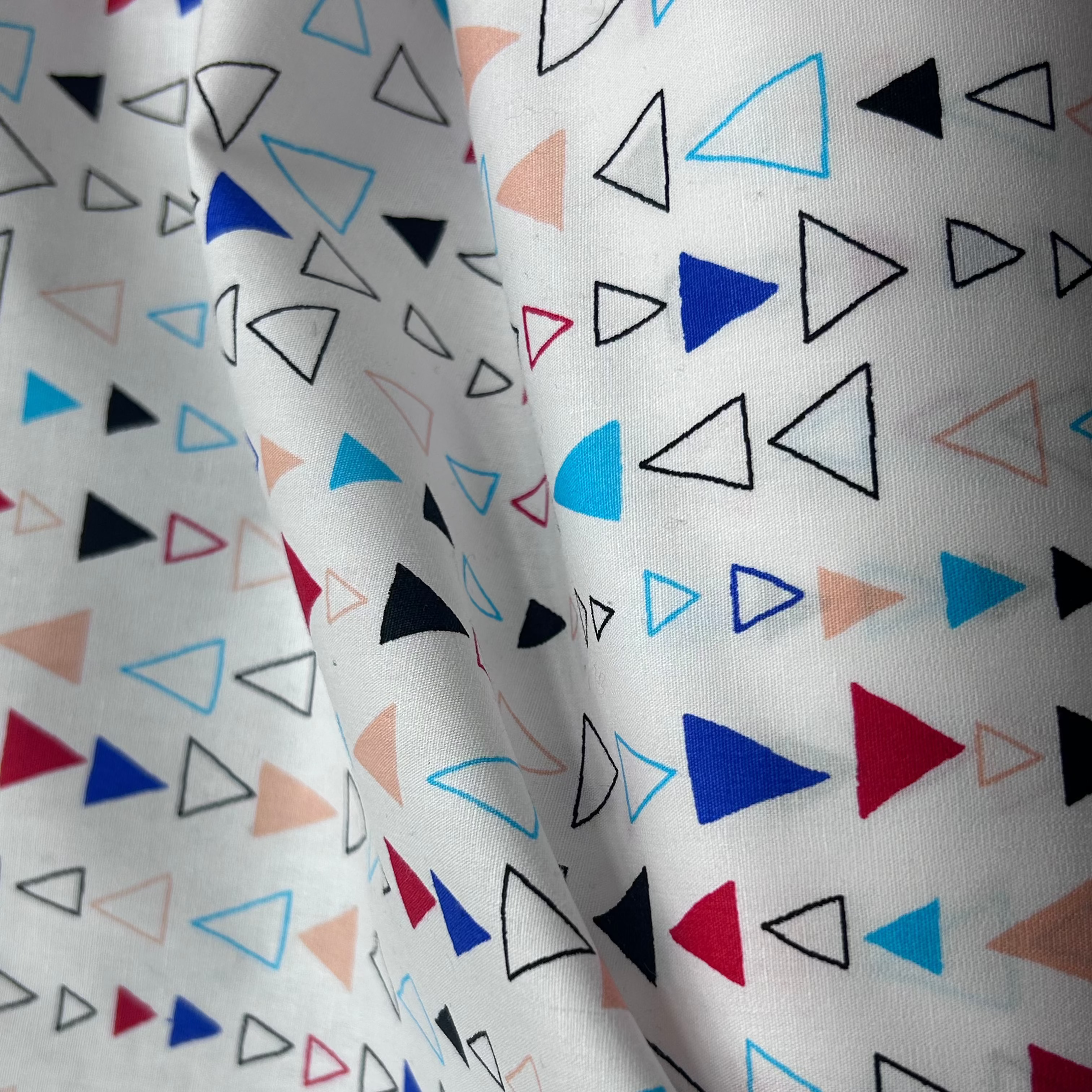 Cotton Print Triangles PH022 7535